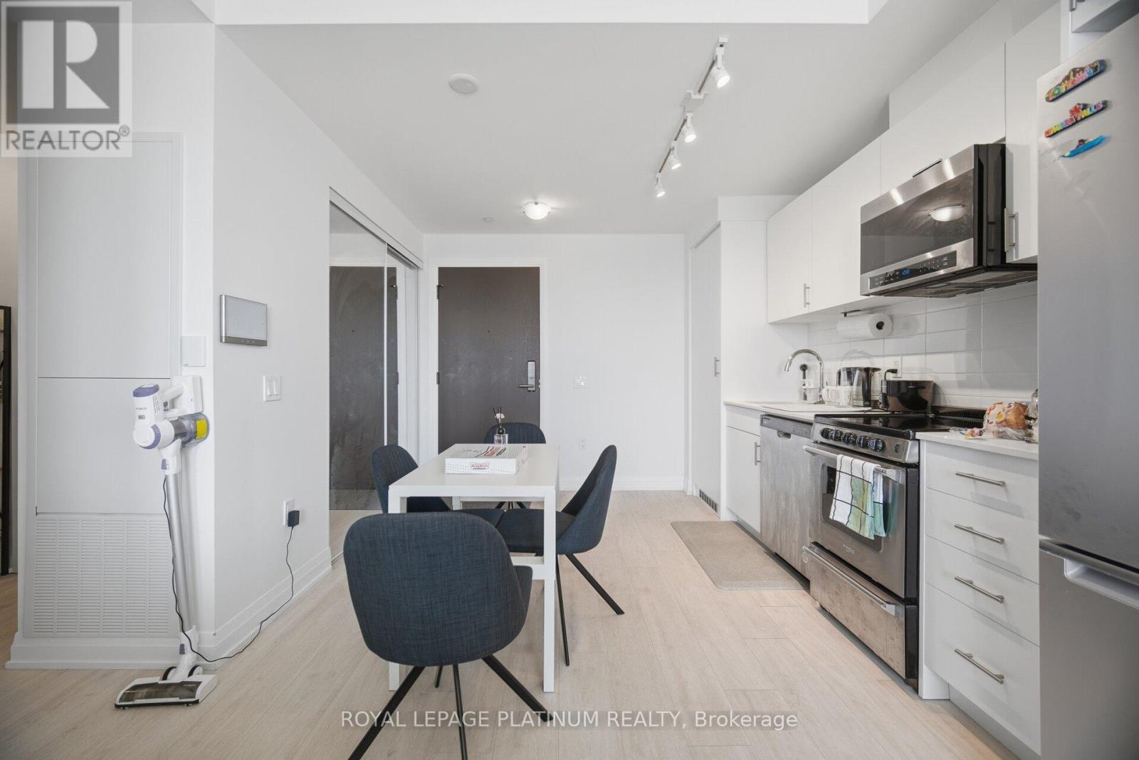 #311 412 SILVER MAPLE ROAD - 7
