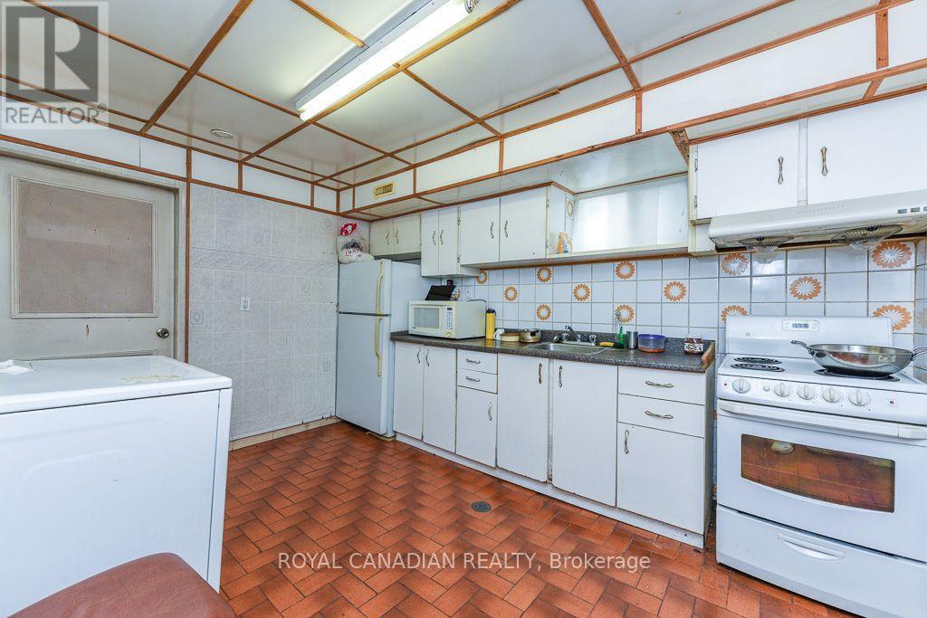 7700 KITTRIDGE DRIVE - Image 32