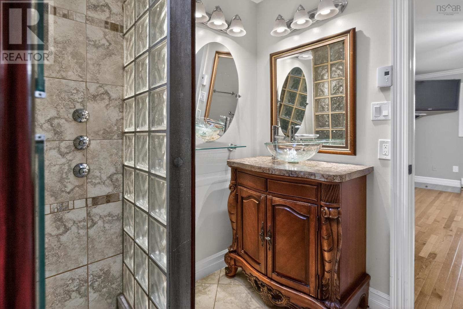 Property 27 of 51 of 144 Pinewood Crescent