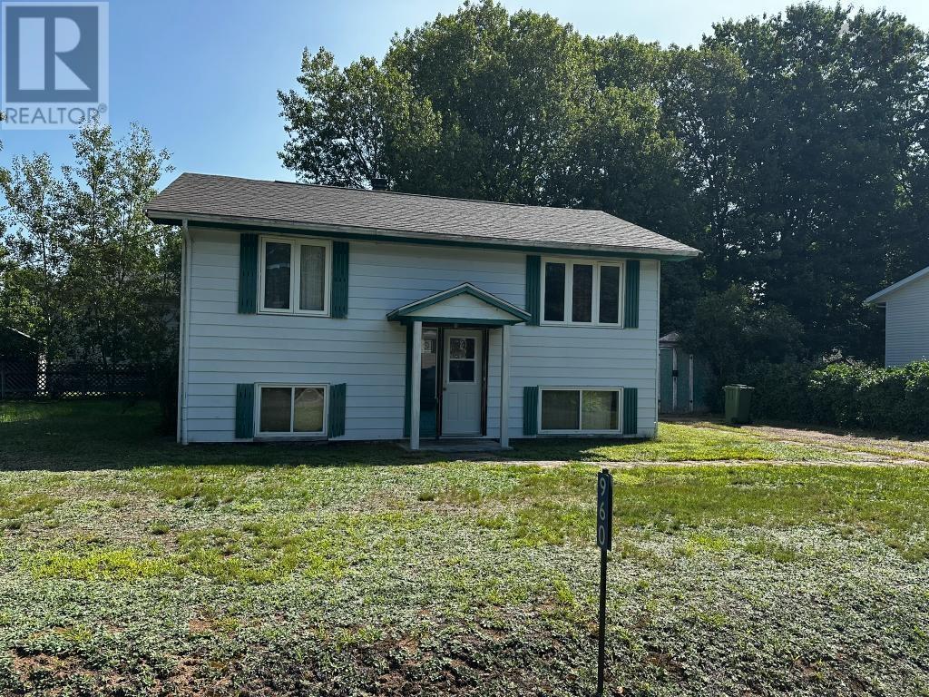 960 Labrador Lane