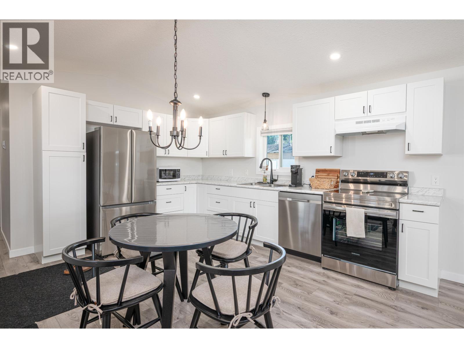 Photo 23 of 32 — 2 5164 HART HIGHWAY · Prince George, BC