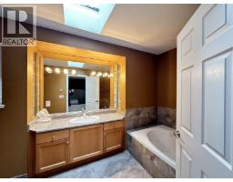 37 Deerwood Place, Port Moody, BC V3H4X7 Photo 10
