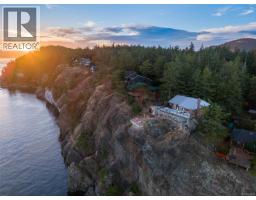 Primary Bedroom - 7918 Swanson View Dr, Pender Island, BC V0N2M2 Photo 8