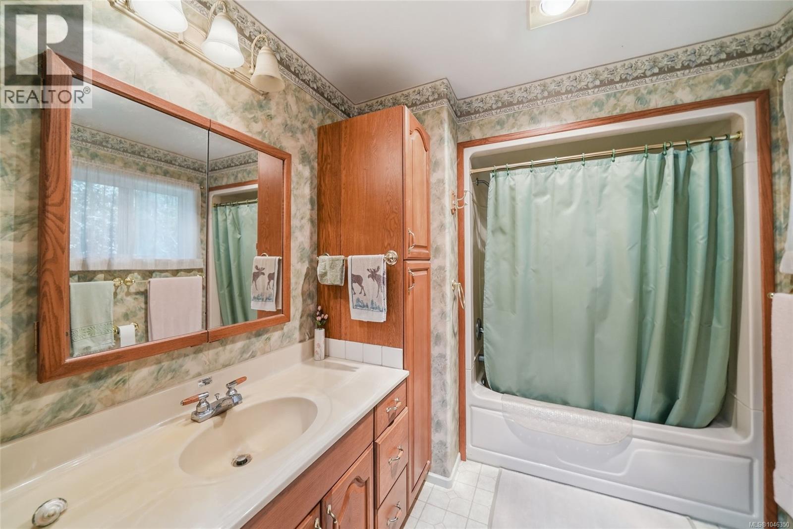 850 Village Way, Qualicum Beach
