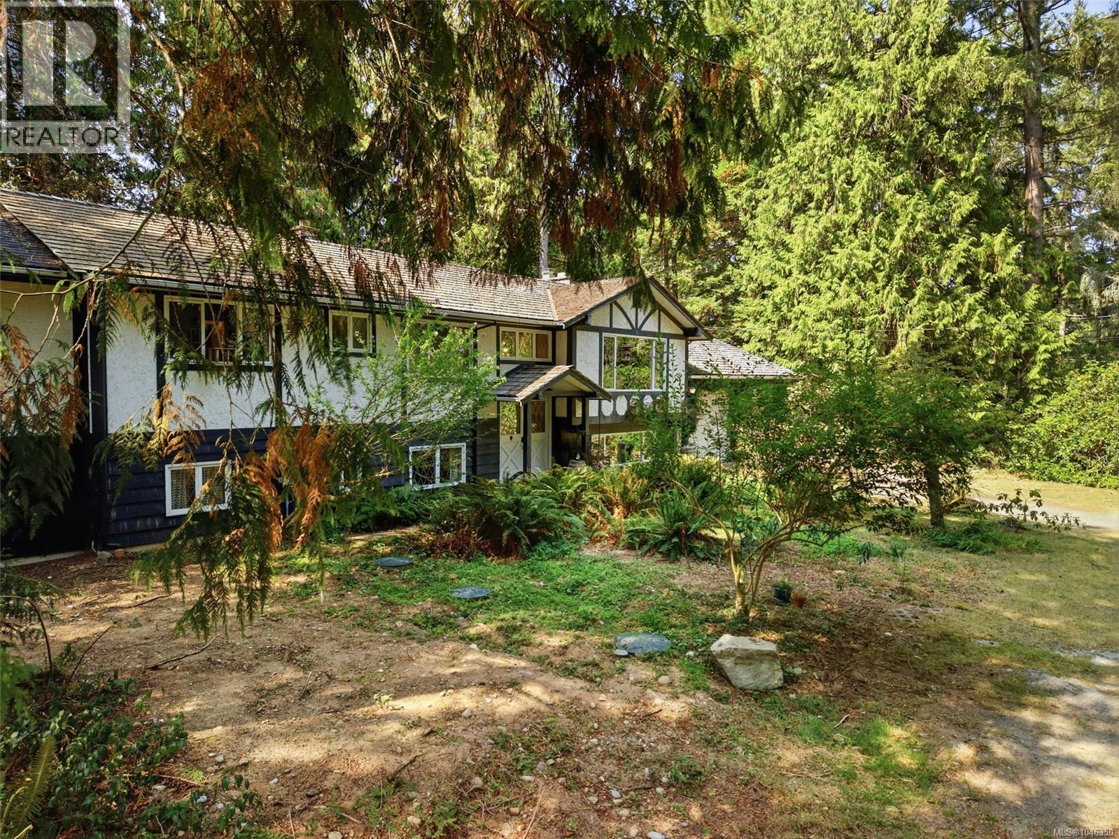 850 Village Way, Qualicum Beach