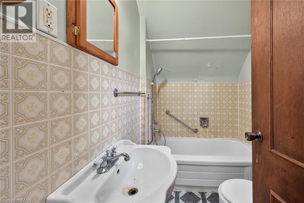 232 CEDAR Street - Image 23