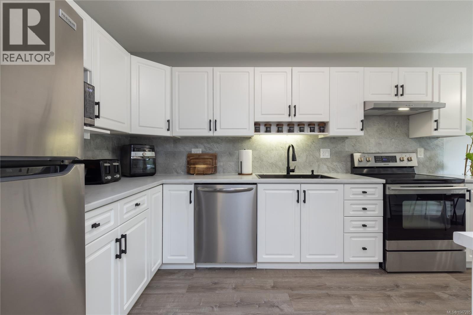 5824 Carrington Rd - 10