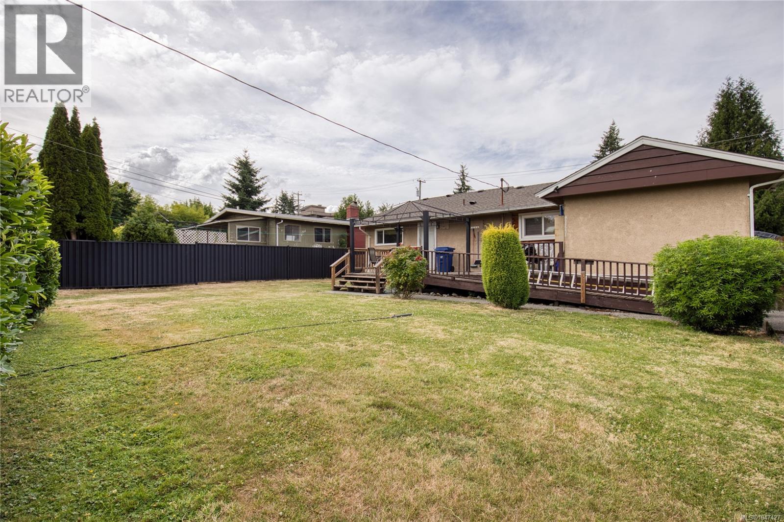 543 Bradley St - 35