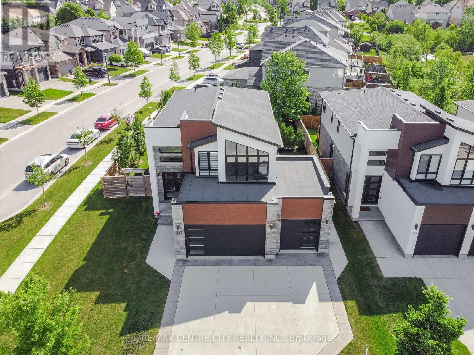 1762 DEWAR PLACE - Image 42