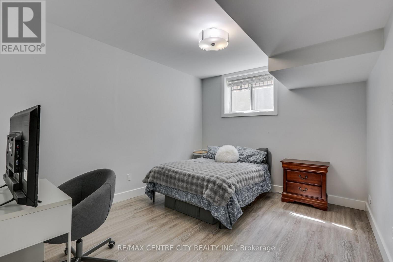 1762 DEWAR PLACE - Image 35