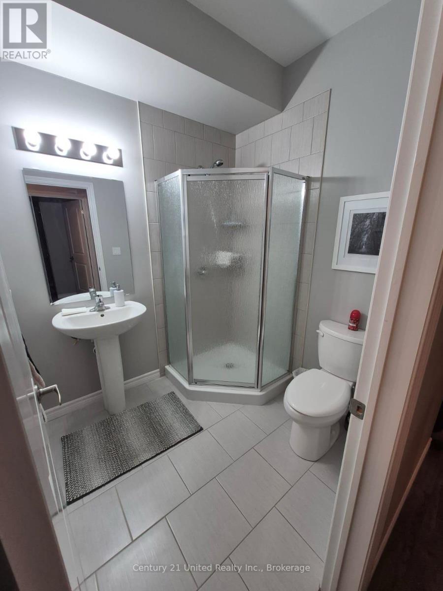 #105 29 Lakewood Crescent, Kawartha Lakes (Bobcaygeon), Ontario, K0M1A0, Kawartha Lakes (Bobcaygeon), Ontario — photo 4 of 5