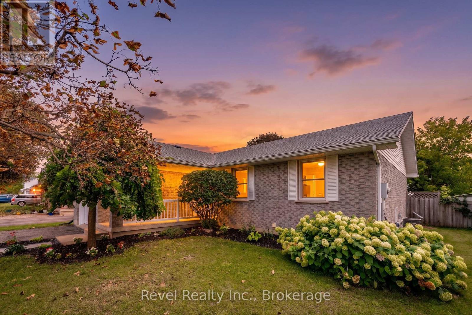 9 CRESTWOOD AVENUE - 2