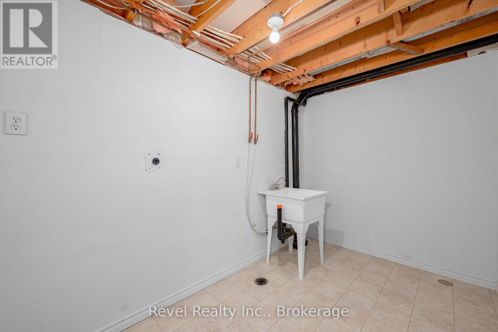 9 CRESTWOOD AVENUE - Image 31