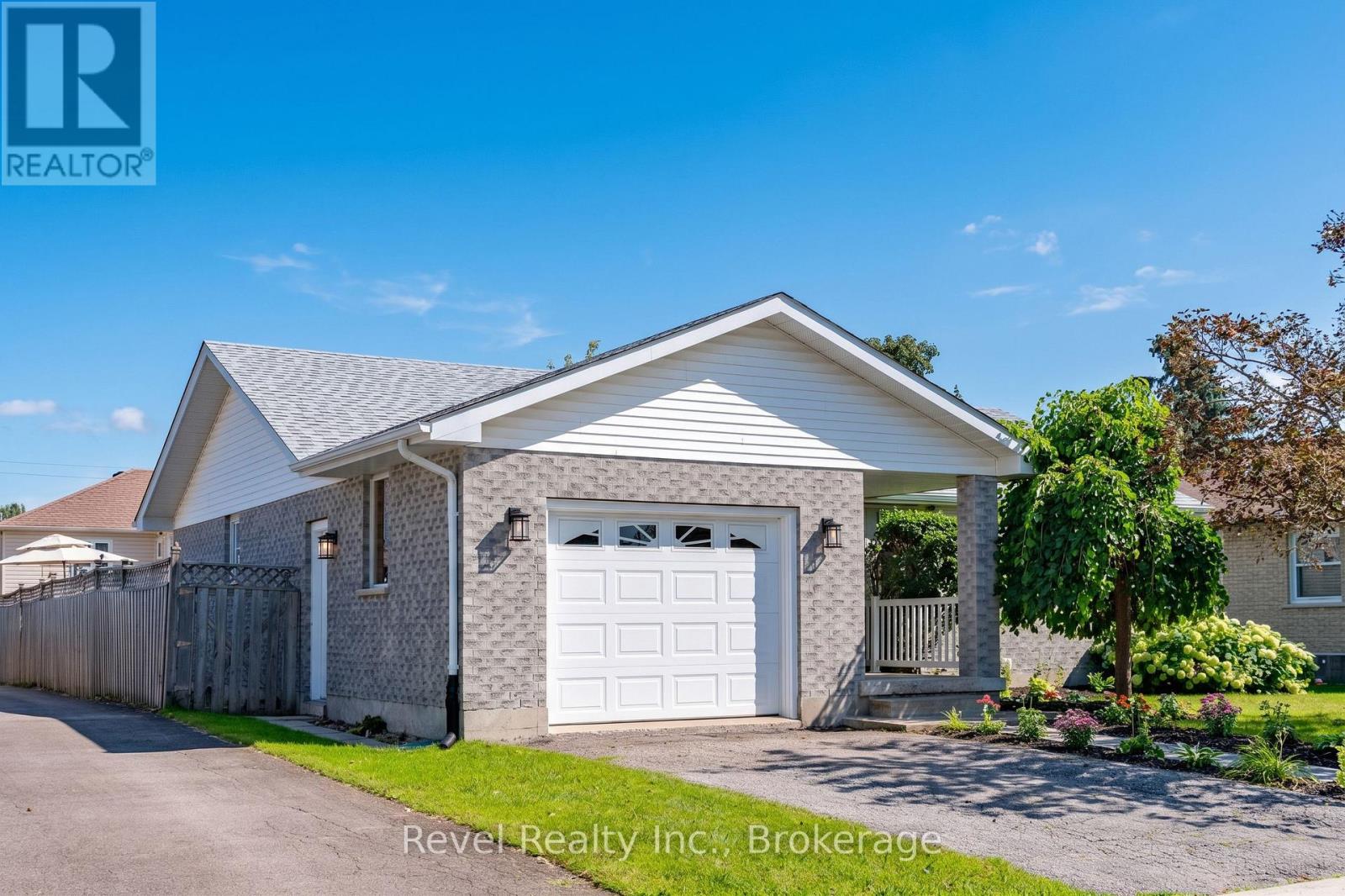 9 CRESTWOOD AVENUE - Image 4