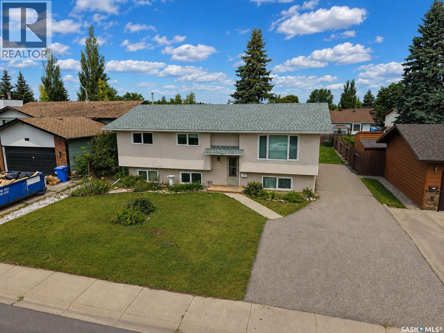 3352 Dent CRESCENT