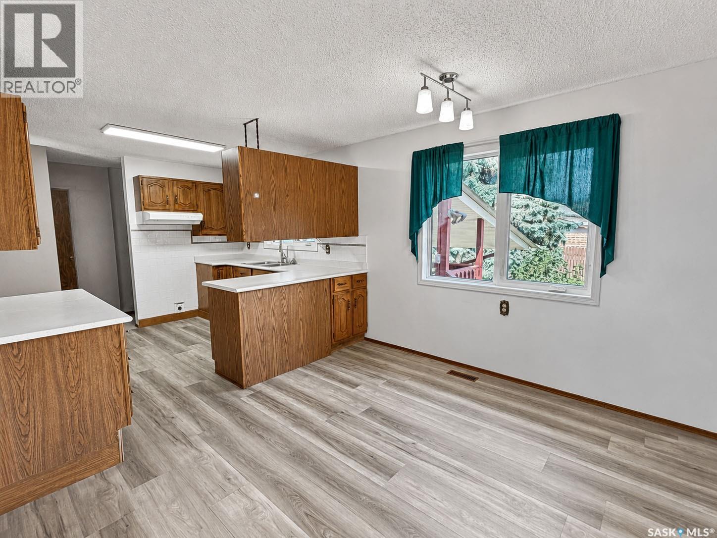 3352 Dent CRESCENT - 8