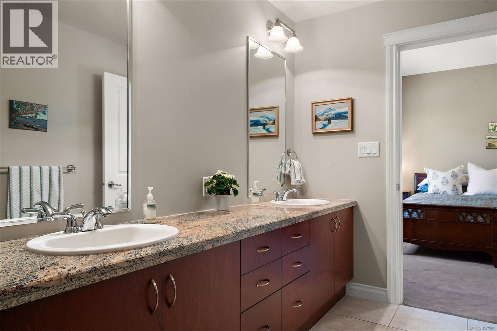 2425 Oak Bay Ave - Image 22
