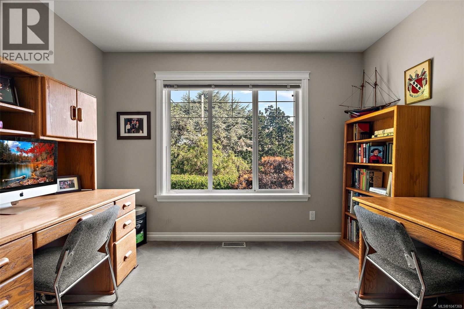 2425 Oak Bay Ave - Image 30