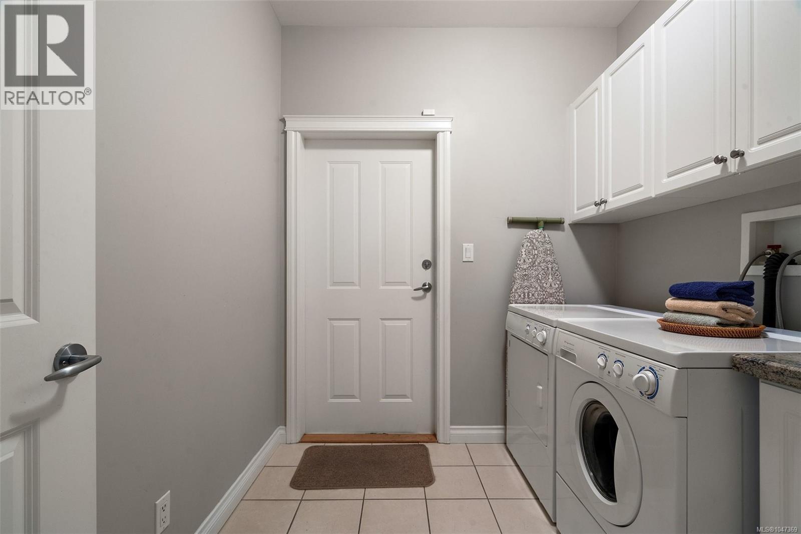 2425 Oak Bay Ave - Image 23