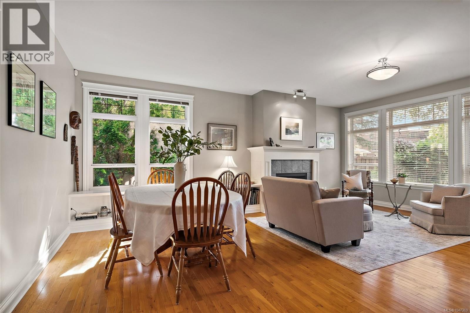 2425 Oak Bay Ave - Image 13