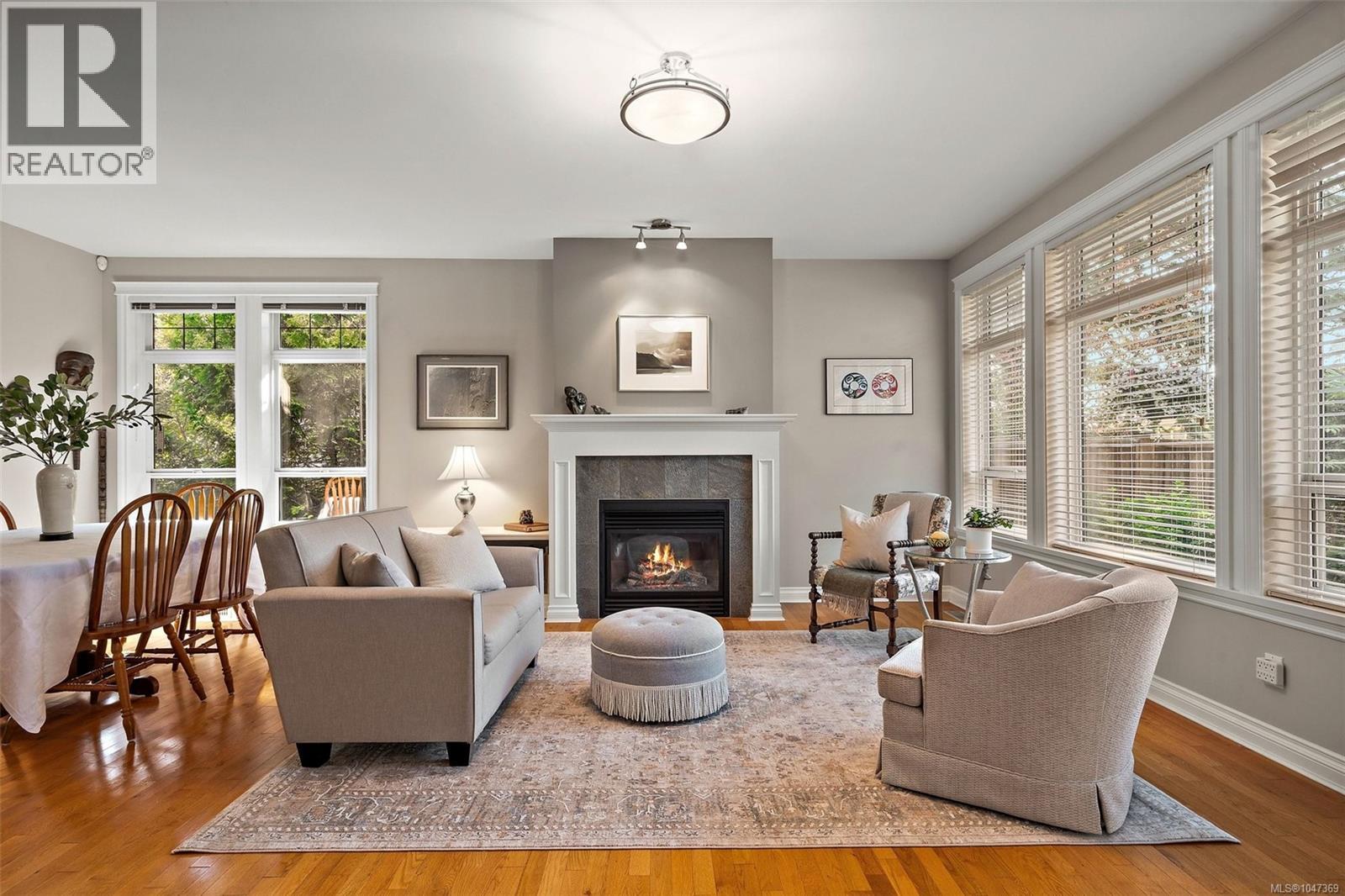 2425 Oak Bay Ave - Image 12