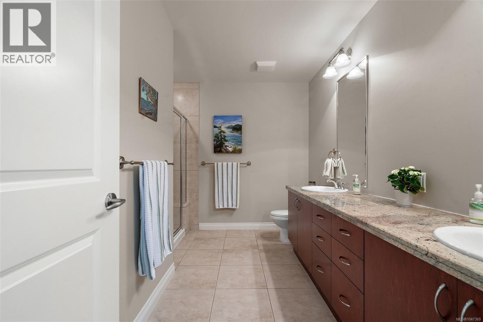 2425 Oak Bay Ave - Image 21