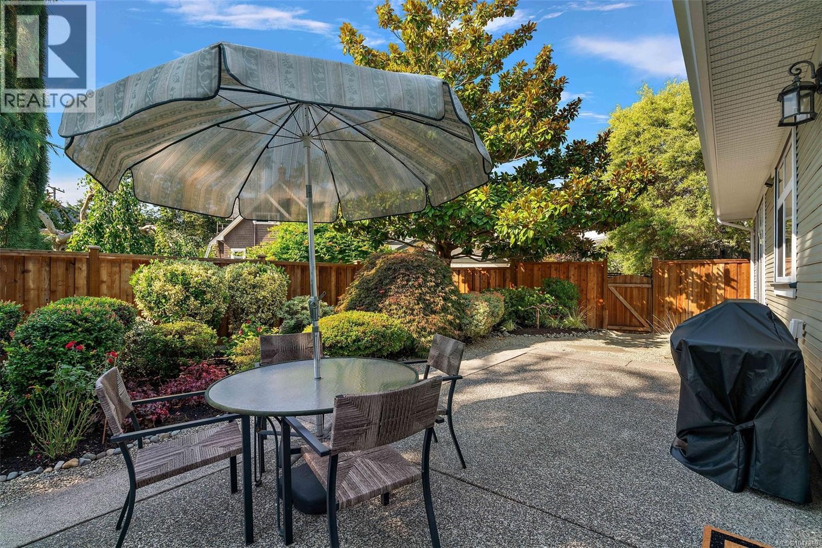 2425 Oak Bay Ave - Image 16