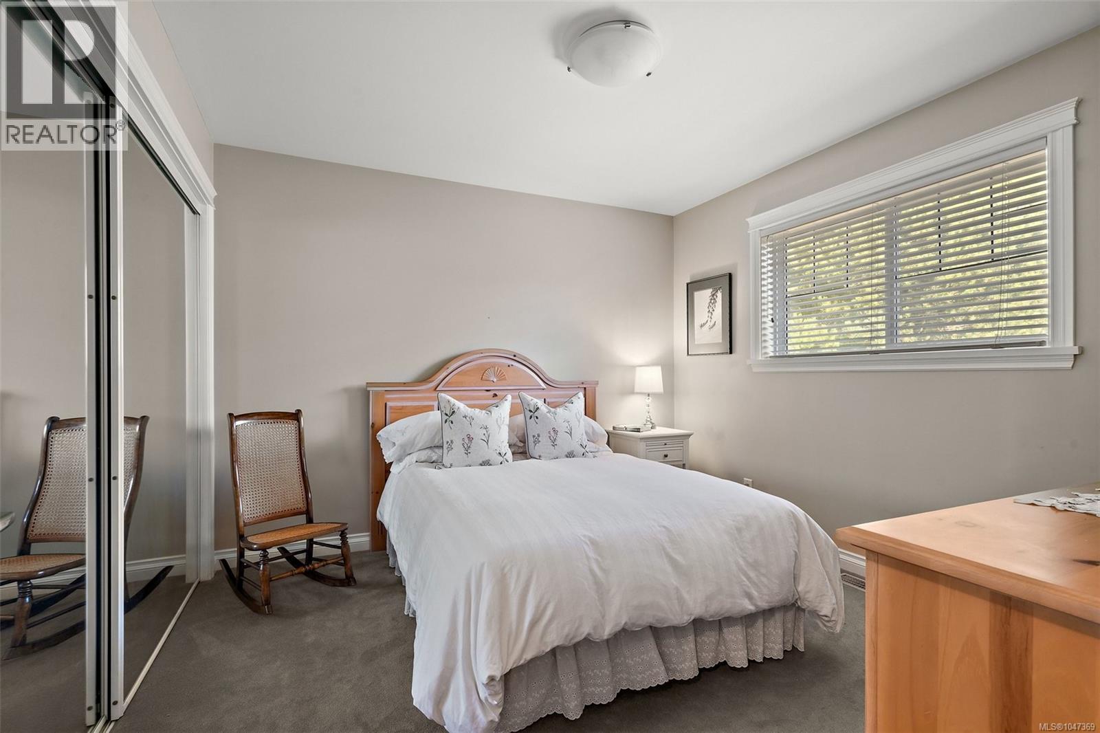 2425 Oak Bay Ave - 29