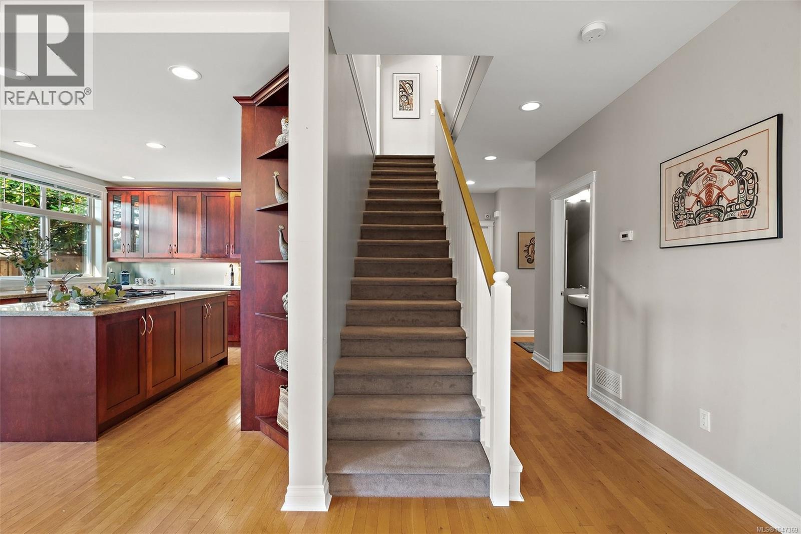 2425 Oak Bay Ave - Image 24