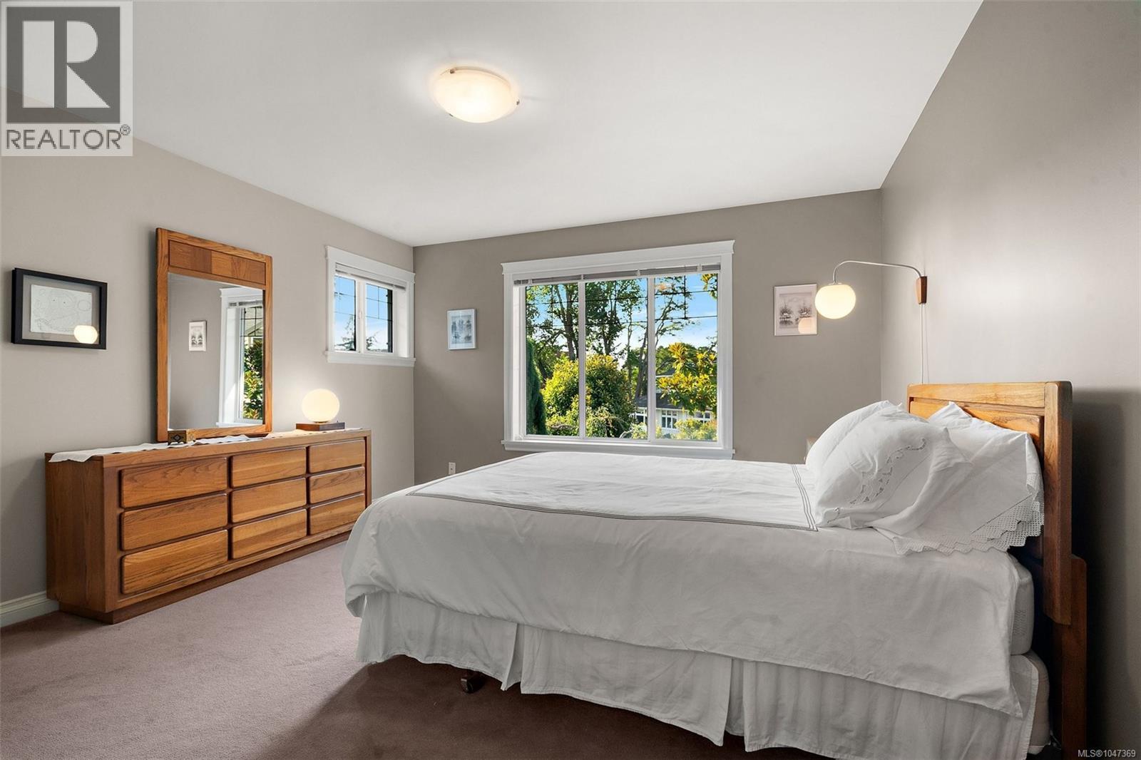 2425 Oak Bay Ave - Image 26