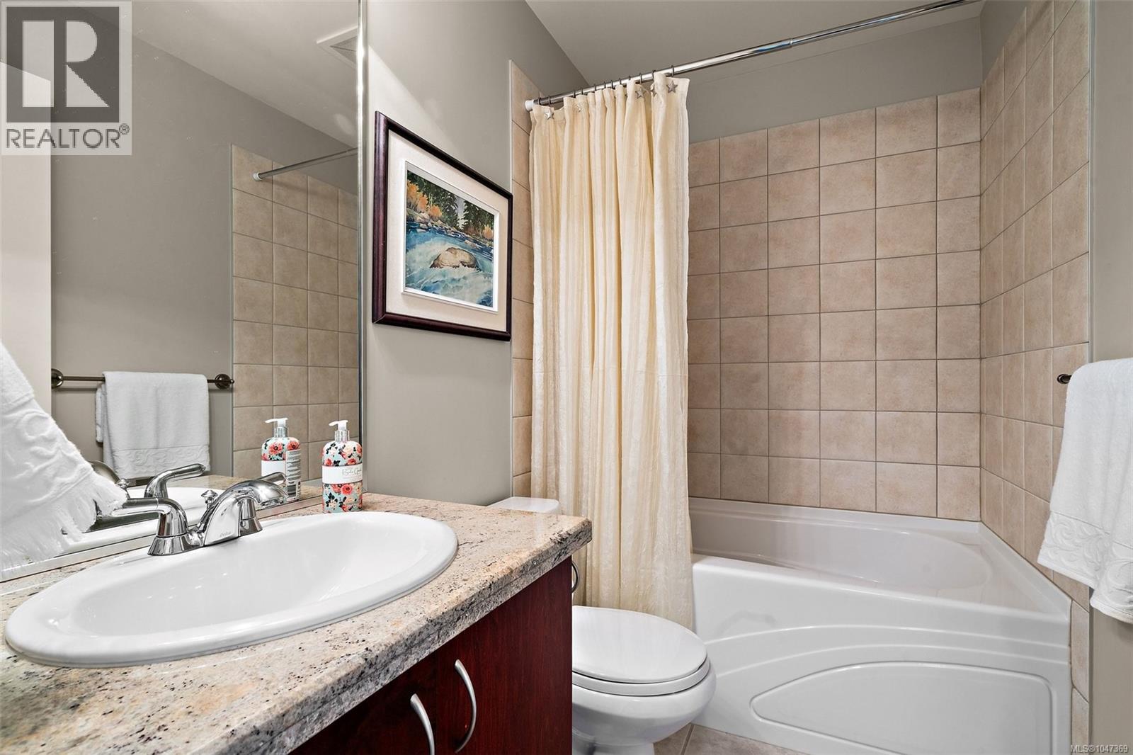 2425 Oak Bay Ave - 31