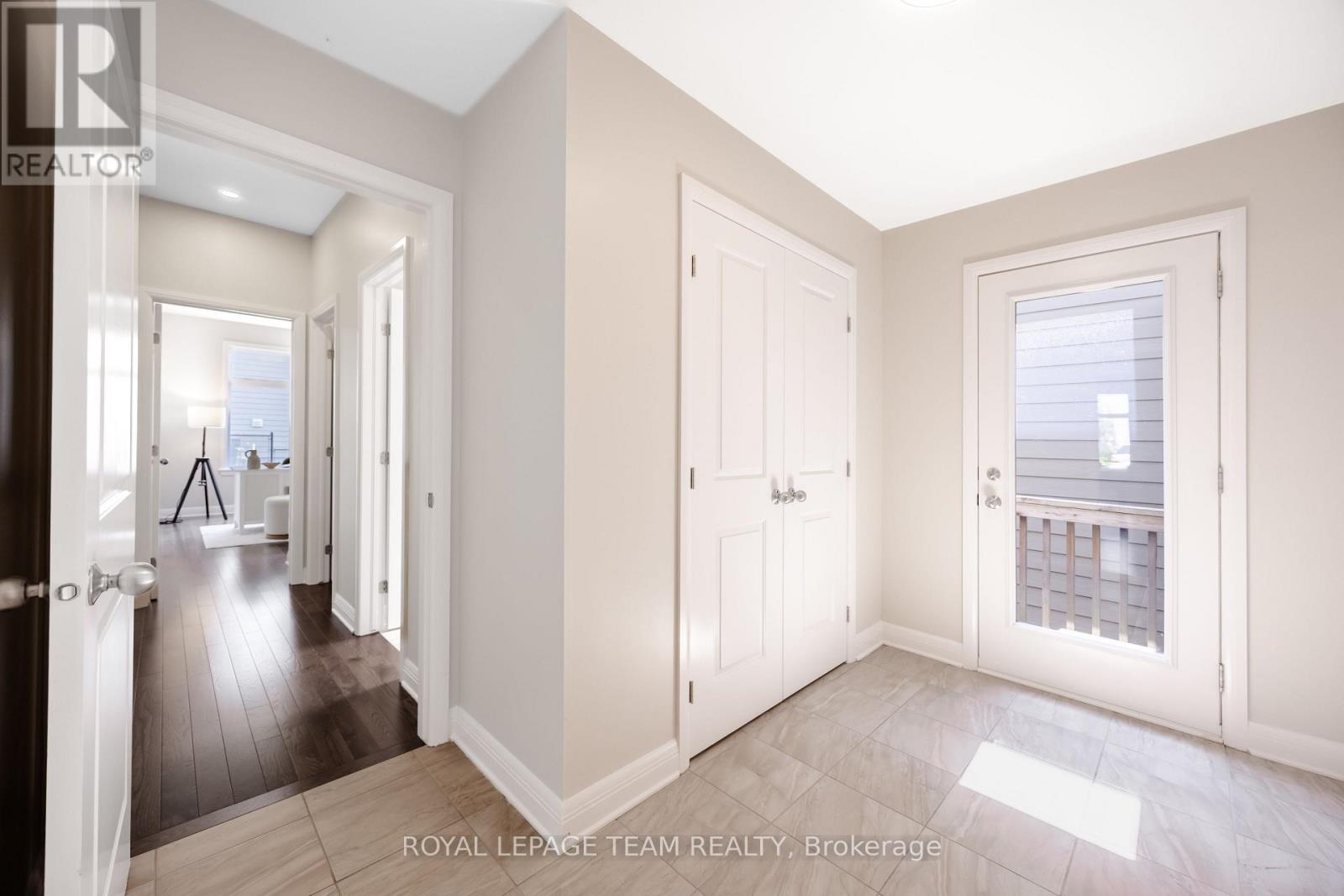 131 ESCARPMENT CRESCENT - Image 19