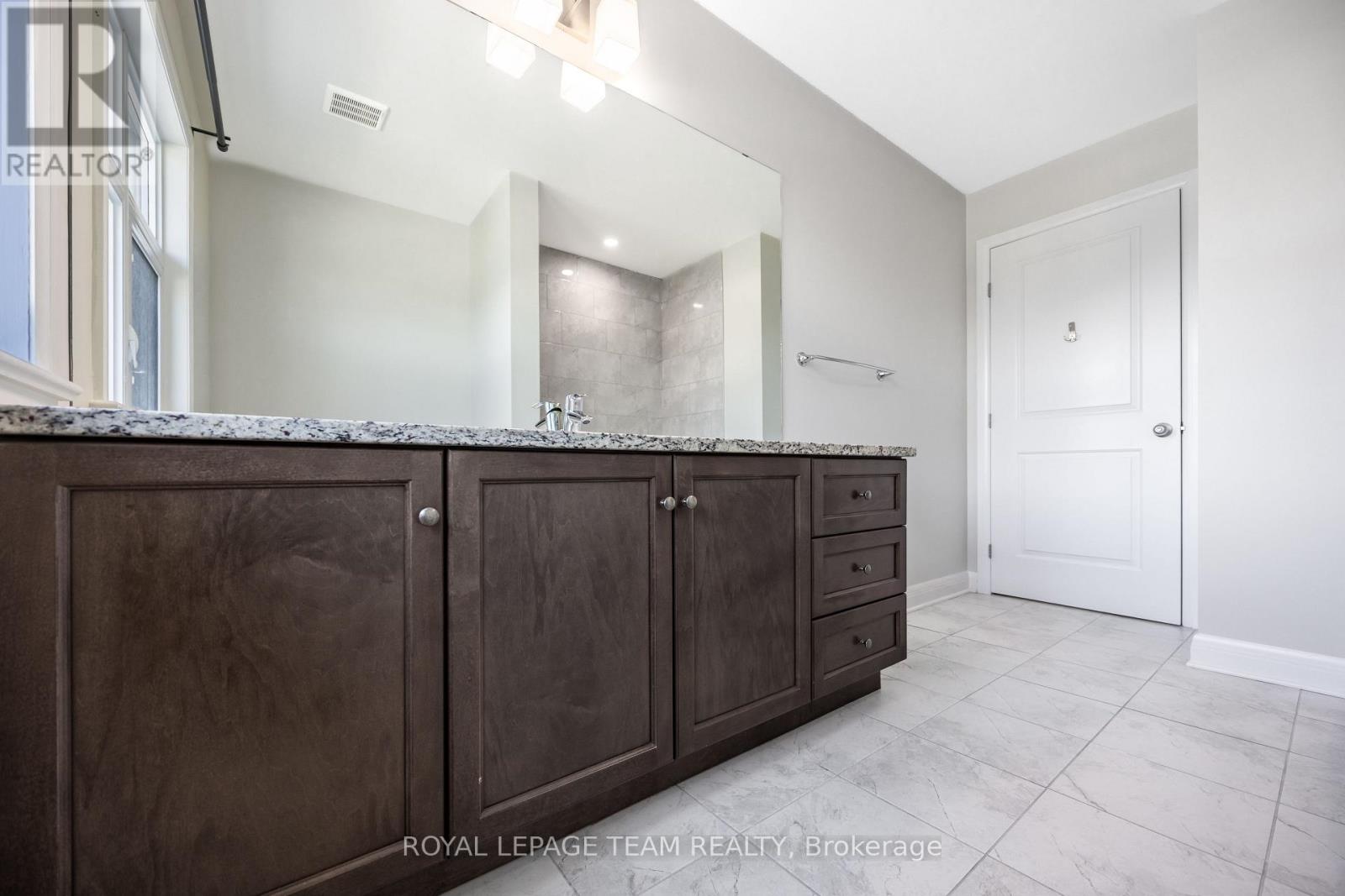 131 ESCARPMENT CRESCENT - Image 40