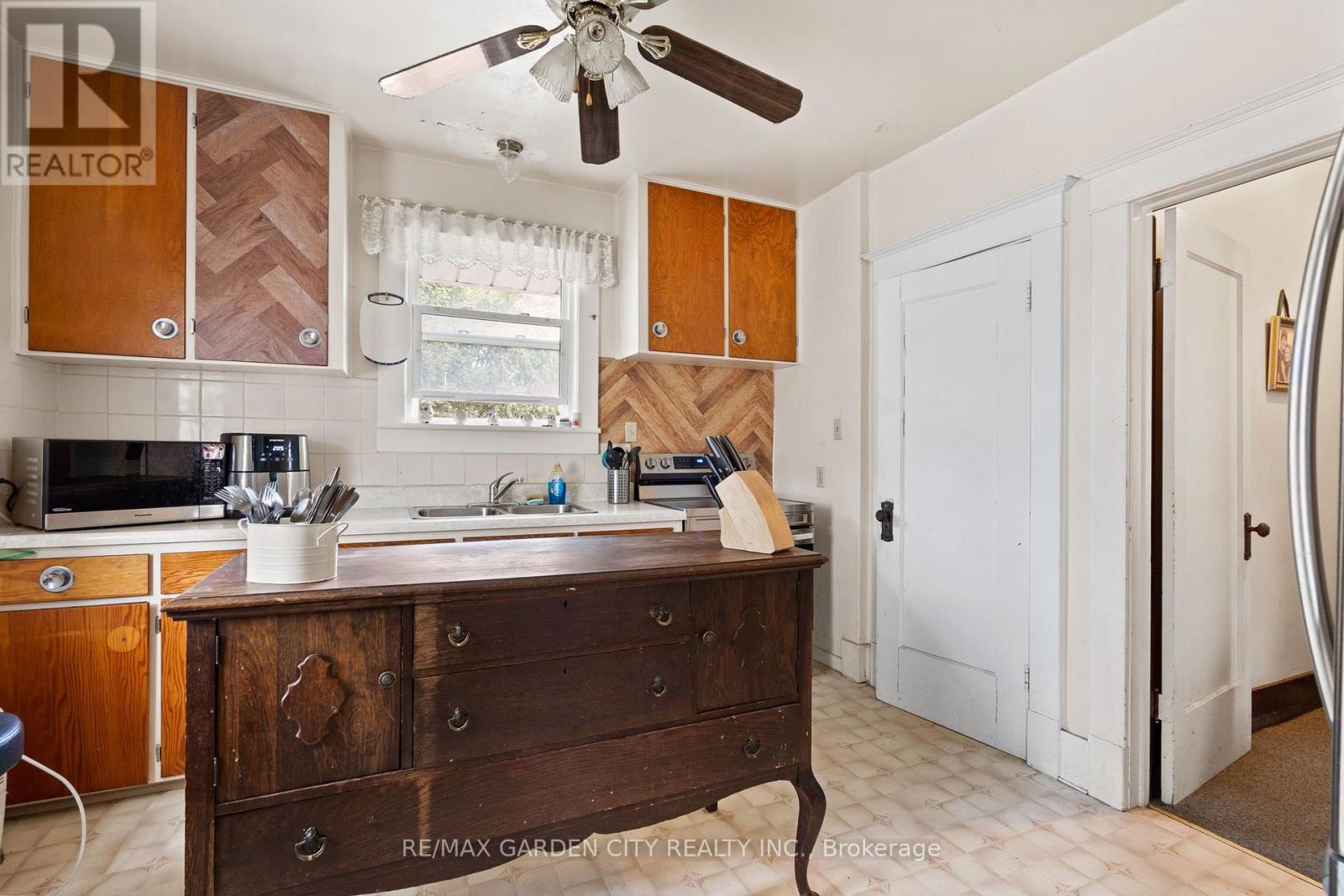 4842 FOURTH AVENUE - 8