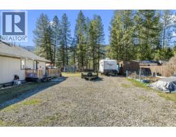 Kitchen - 5835 3rd Street, Beaverdell, BC V0H1A0 Photo 9