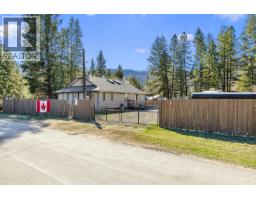 Primary Bedroom - 5835 3rd Street, Beaverdell, BC V0H1A0 Photo 7