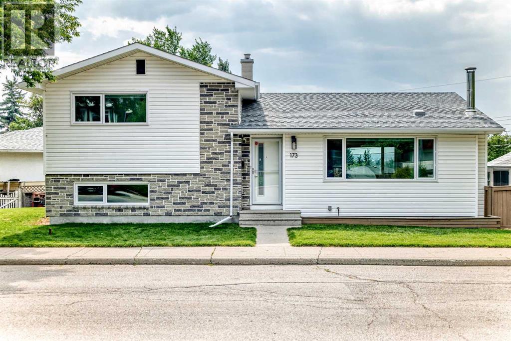 173 Cornwallis Drive NW