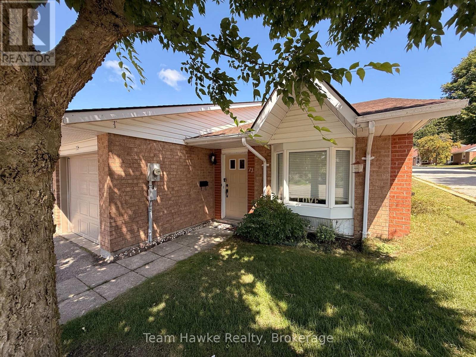 #72 696 KING STREET - 2