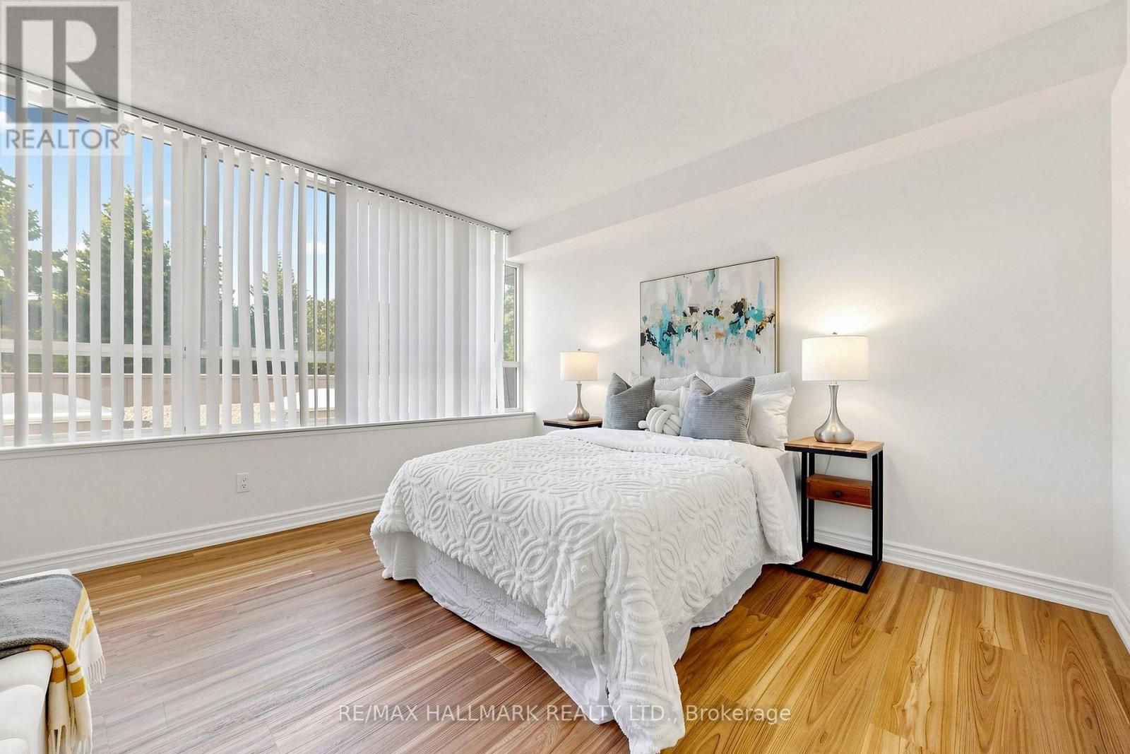 #210 33 WELDRICK ROAD E - 26
