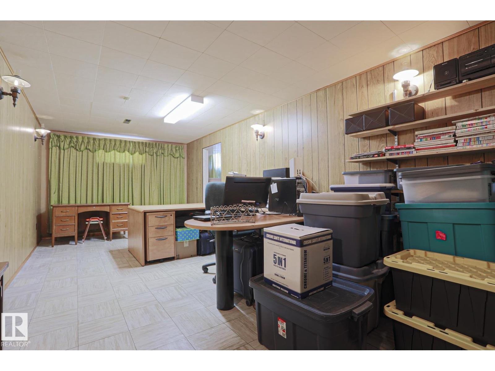 77 SUNSET BV - Image 34