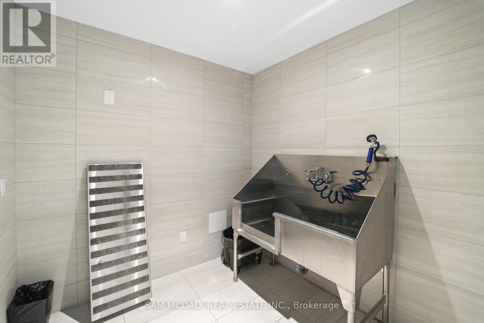 #304 220 MISSINNIHE WAY - Image 29
