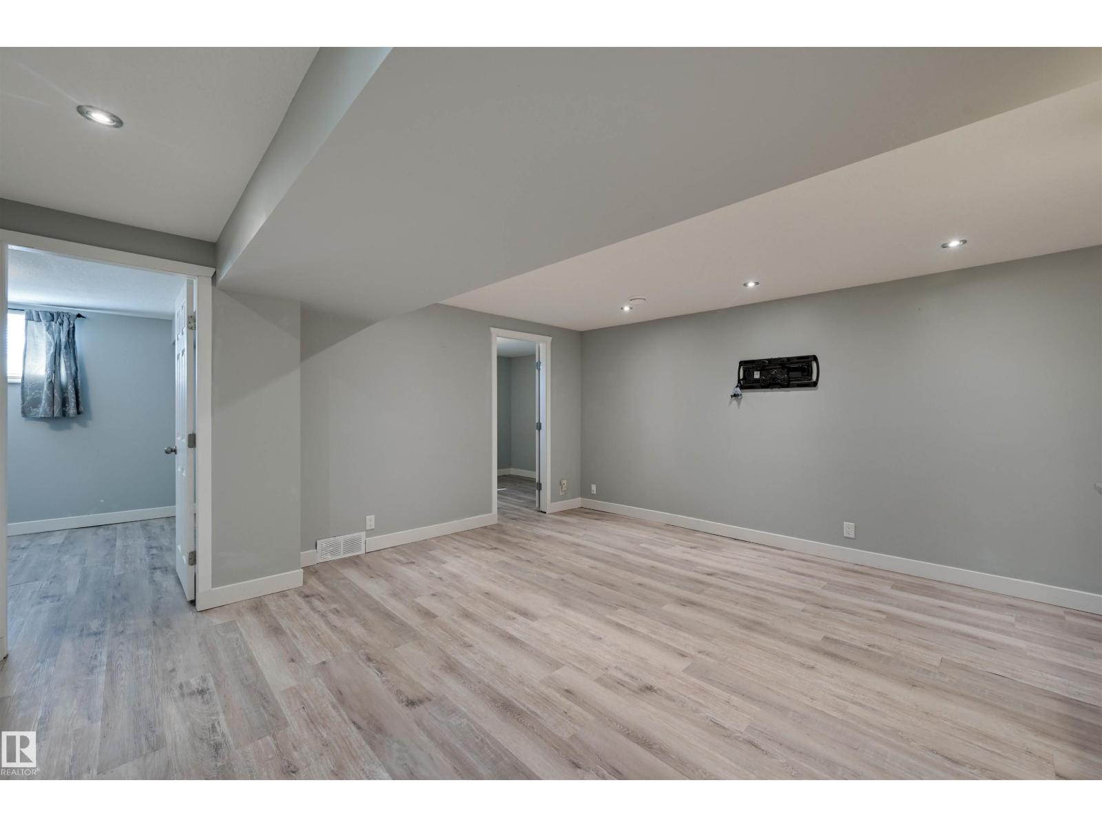 16231 96 AV NW - 23