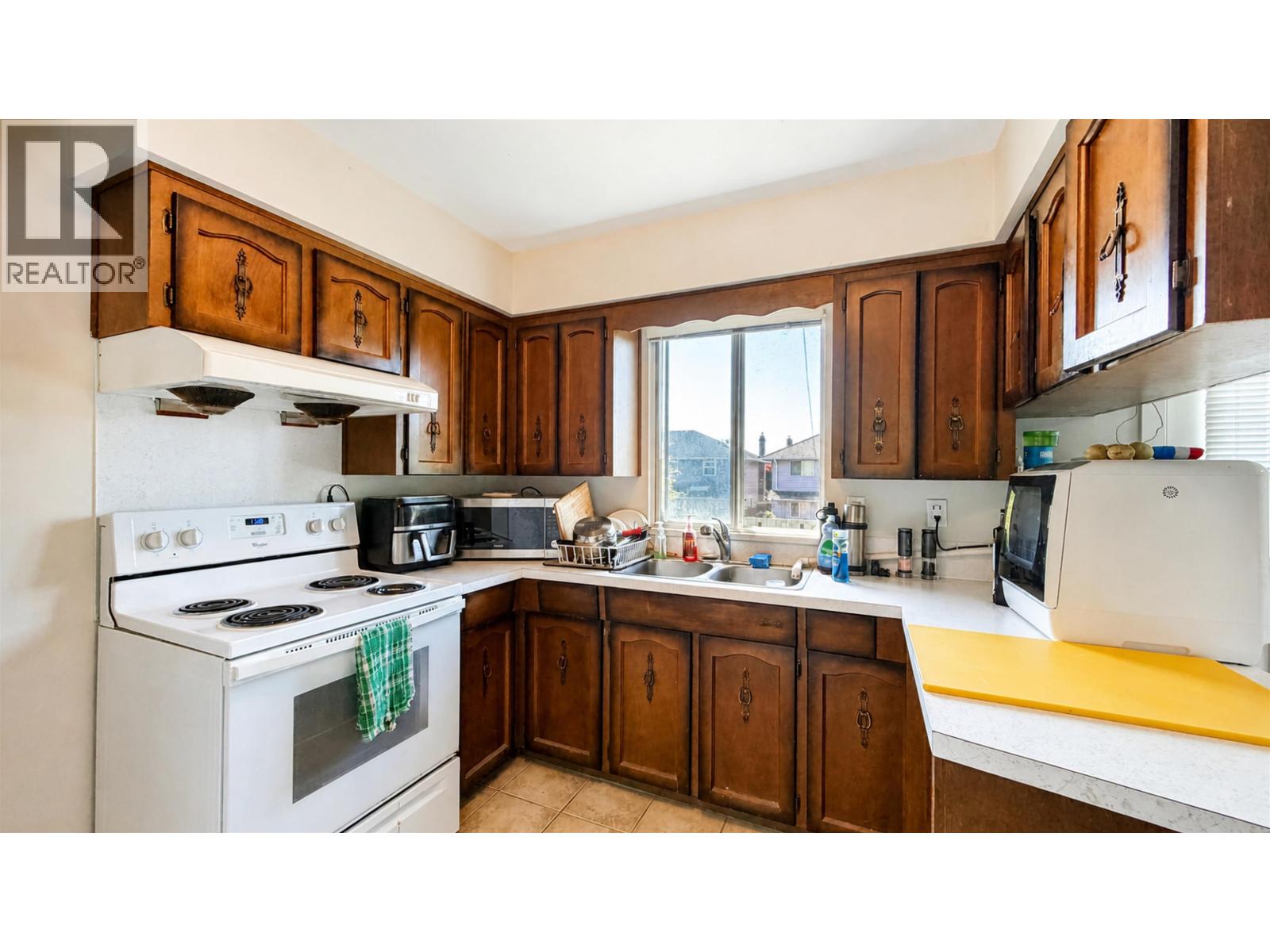 5260 MONCTON STREET, Richmond