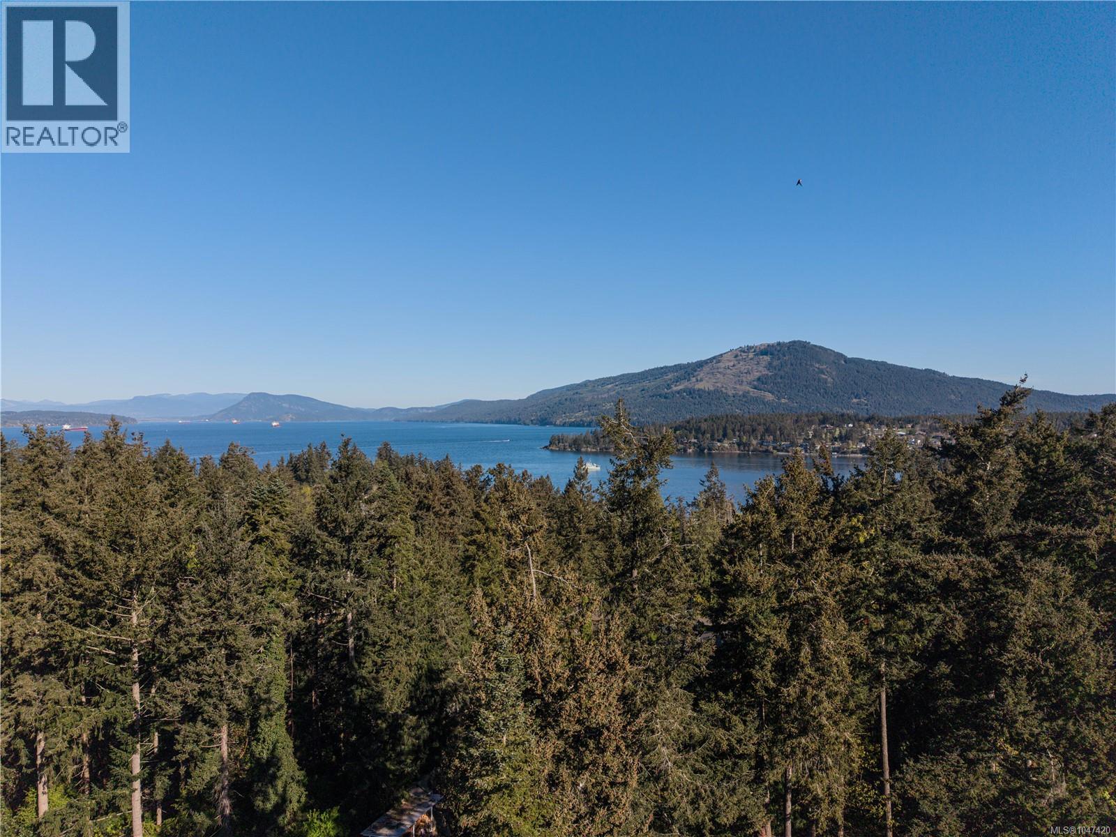 537 Cromar Rd, North Saanich