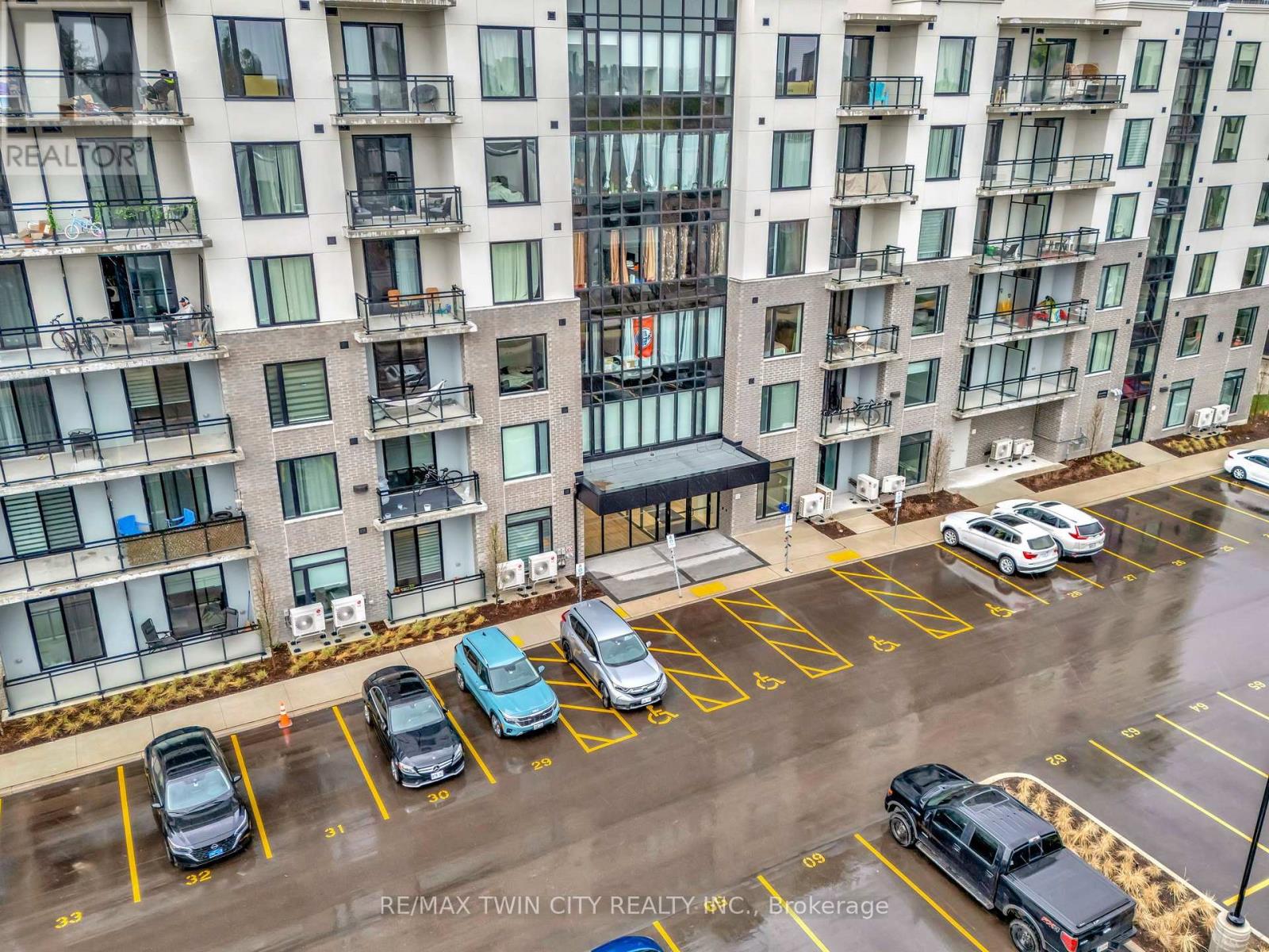 #101 107 ROGER STREET - Image 38