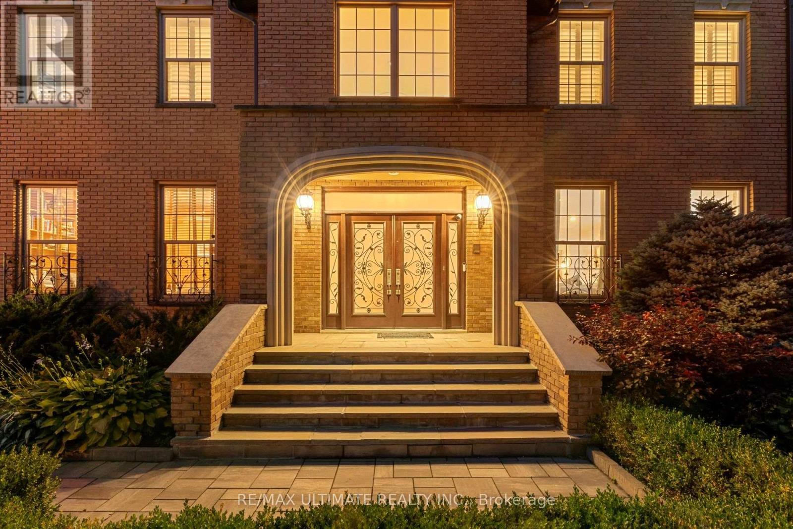 1 VERSAILLES COURT - 7