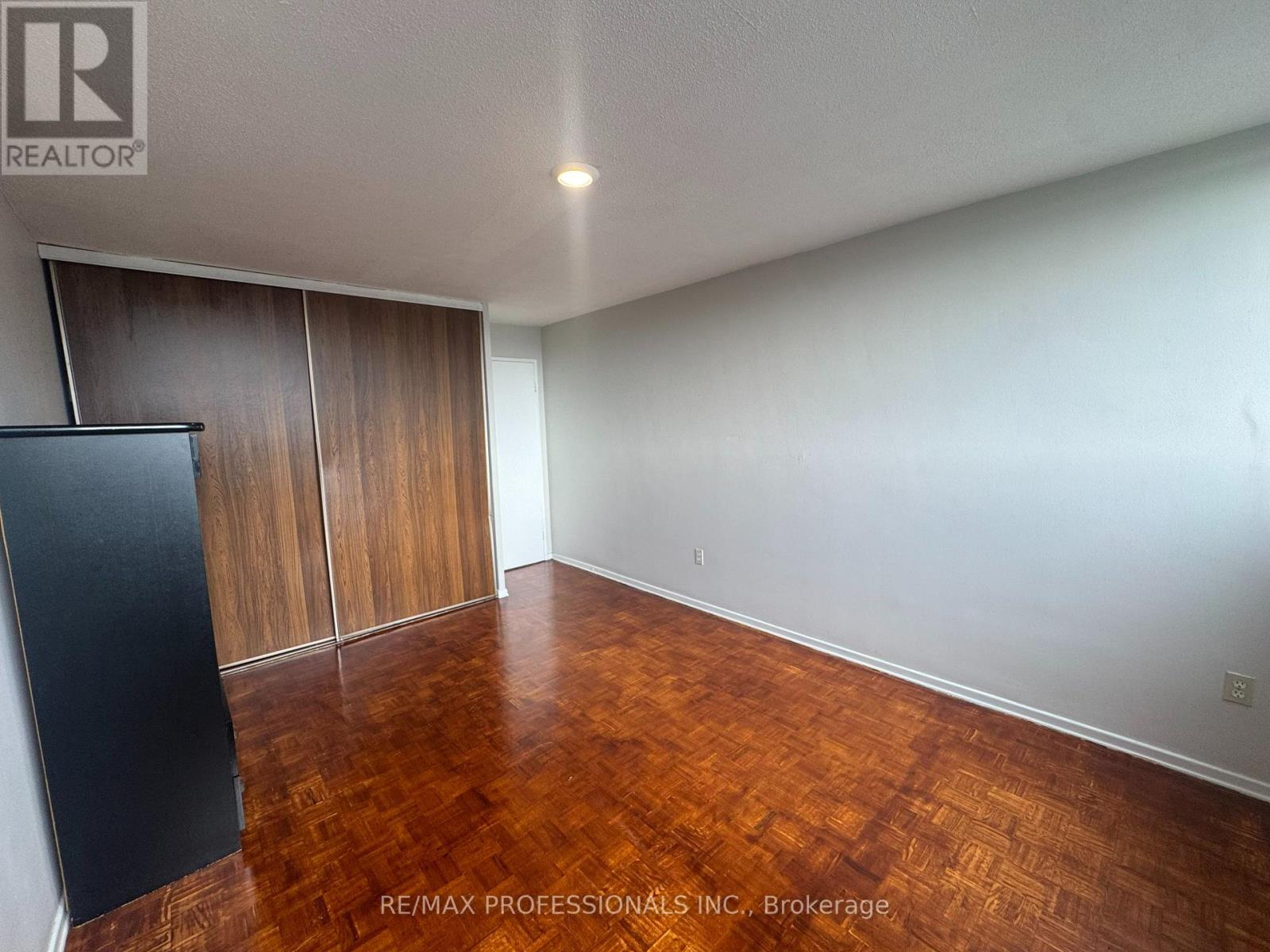 #602 11 WINCOTT DRIVE - Image 14