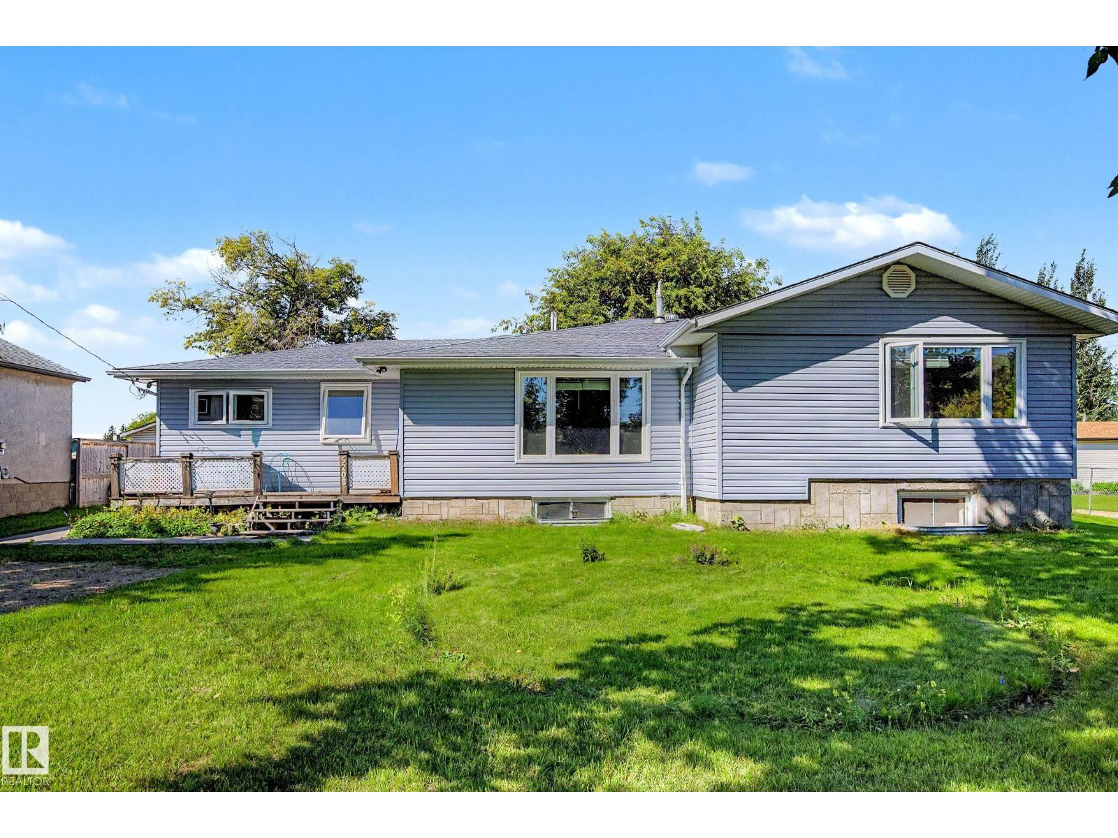 5208 51 ST - 2