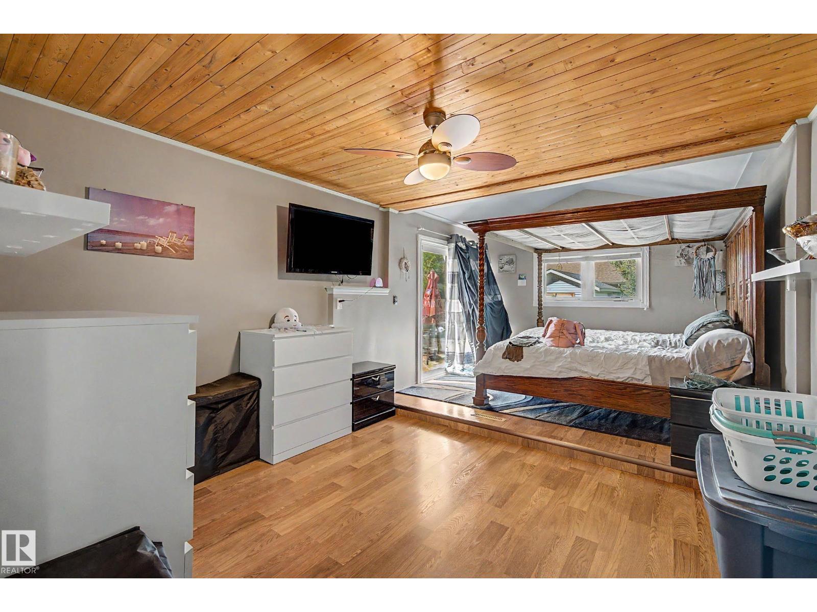 5208 51 ST - Image 29