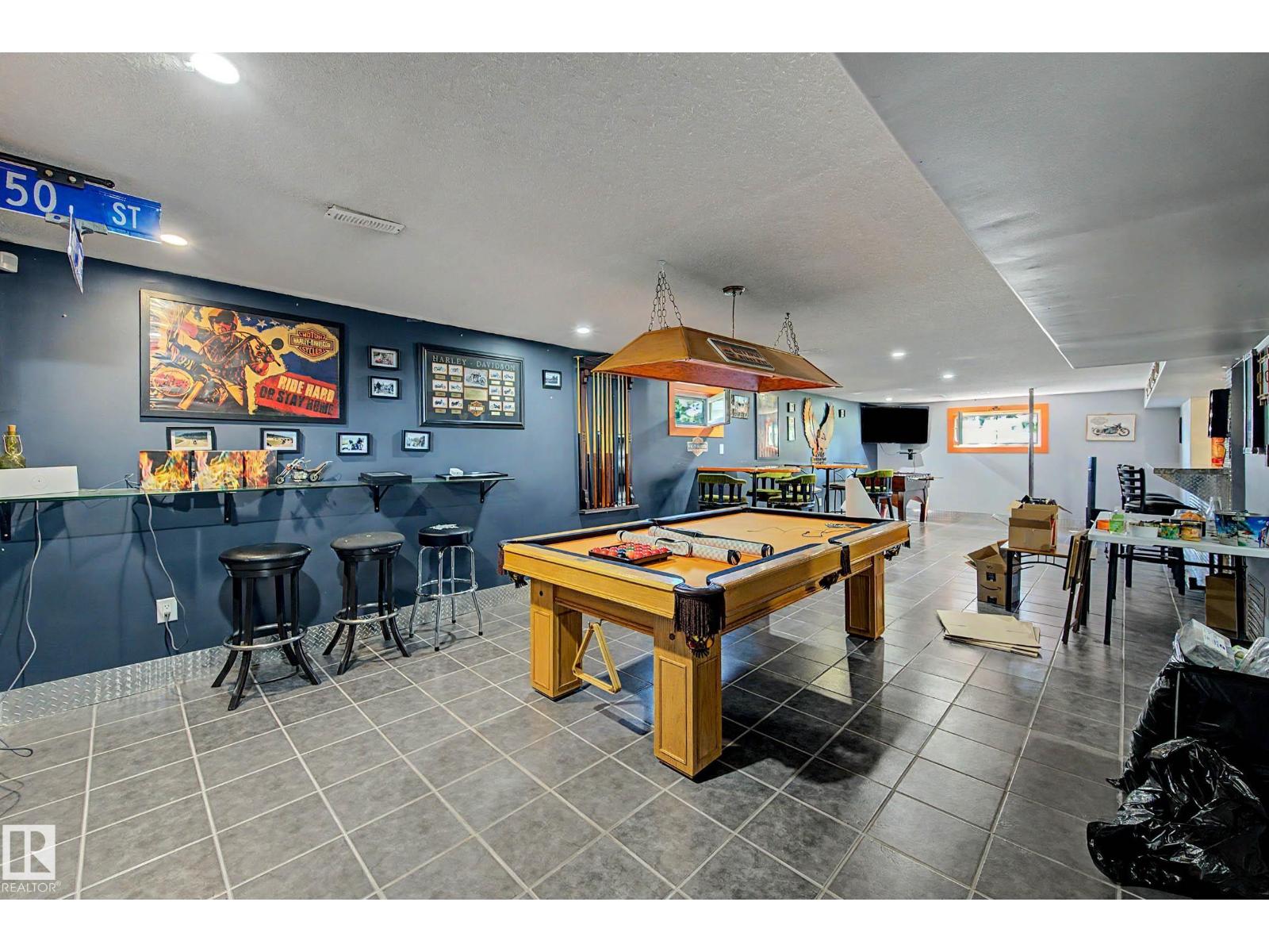 5208 51 ST - 40